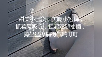 颜值不错的骚妹子露脸一个人躺床上诱惑狼友发骚，揉奶玩逼道具抽插，穿上性感的情趣黑丝诱惑自慰，呻吟可射