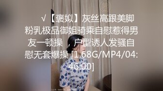  极品圆润肥臀少妇夫妻居家啪啪，性感开档黑丝跪着深喉交，翘起大屁股后入抽插