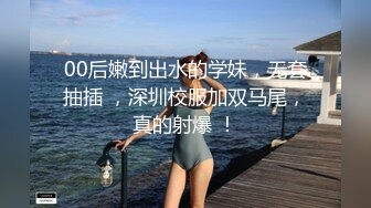  夫妻日常做爱 美娇妻边玩手机边吃屌内裤不脱扒个缝就插