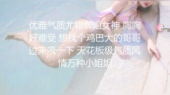   诱人的黑丝嫩模，边吃玉足边做爱：你的脚好漂亮哦，逼逼也好美