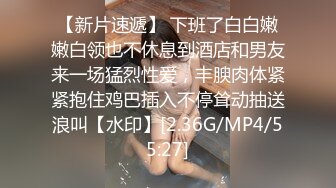 弯鸡巴小伙趁着周末操场无人带着女友啪啪感受大自然的气息