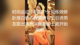   粉嫩嫩小美女楚楚动人温柔范看的鸡巴翘起来，甜美性感修长美腿扶着肉棒细细吞吐舔