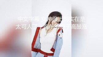 娃娃音超清纯金发萝莉萌妹，撩起衣服揉捏奶子，振动棒特写抽插粉穴，超级嫩进进出出，高潮搞得小穴很湿