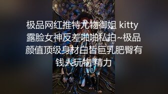 淫水泛滥的极品骚货微胖露脸直播大秀发骚，自己玩着奶头伸着舌头要舔狼友大鸡巴，肛门拉珠道具玩逼淫水多多