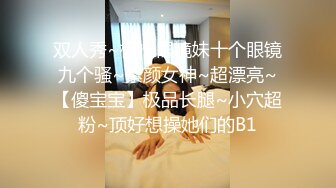 多毛粉穴婴儿肥极品美女，手指扣入淫水直流，边自慰边说骚话