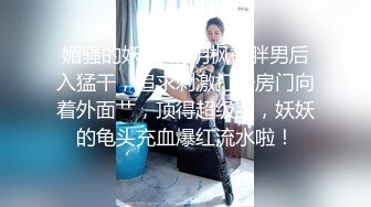 复式别墅楼梯上大战黄发妹子，双飞大战