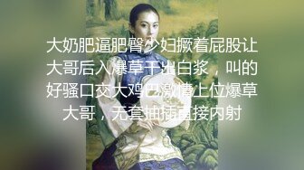 双马尾可爱小美女脱光光，奶子大肉体丰腴，啪啪享受舔吸抽插