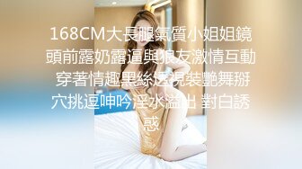  19牛仔短裤贫乳新人美女和炮友两场啪啪，特写深喉口交掰穴舔逼，干起来特别爽拨开裤子插入