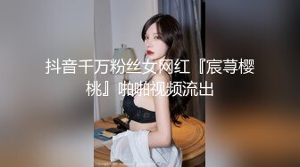 KTV同事聚会美女我该怎么提醒你衬衣扣子开了